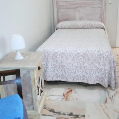 Spacious In With Shared Pool *