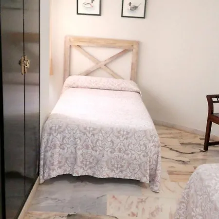 Spacious In With Shared Pool Cordoba