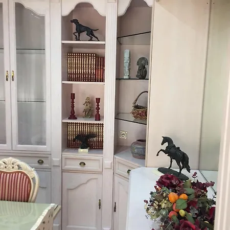 Spacious In With Shared Pool Apartment *
