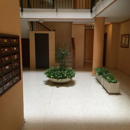 Spacious In With Shared Pool Apartment *