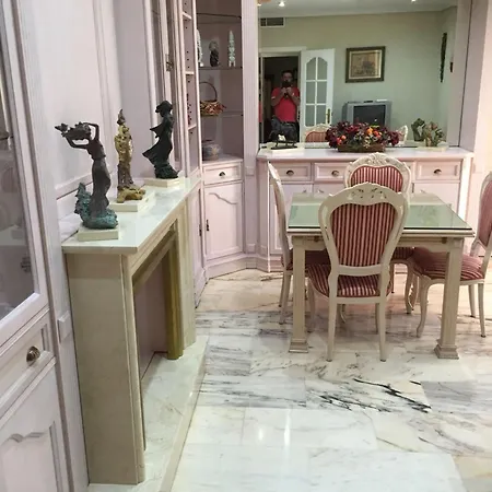 Apartment Spacious In With Shared Pool *